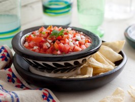 Easy Salsa Recipe via the Cooking Channel
